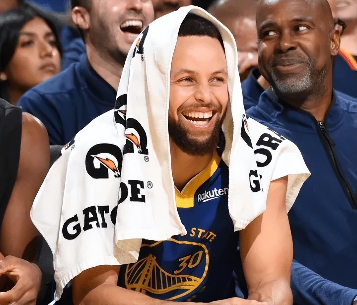 开云集团-勇士胜尼克斯！3首发轰80分，巴特勒带替补打出优势，格林仍垮！